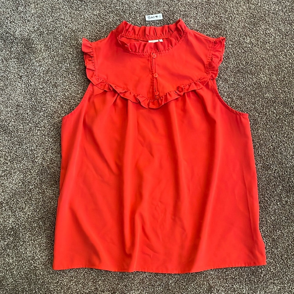 3/$20 Red Paper Crane sleeveless blouse. Size small